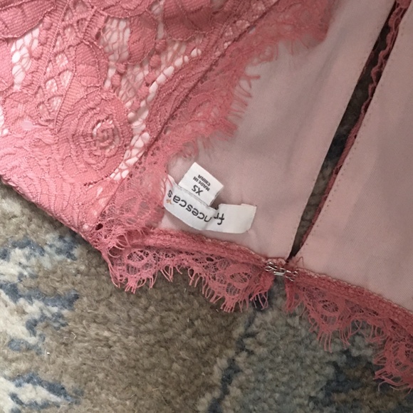 Francesca's geo pink v neck romper - Picture 4 of 9